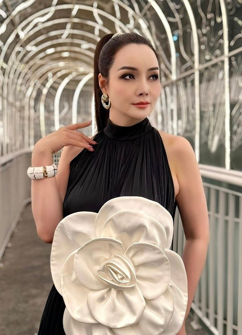 Ngoài đời, Mai Thu Huyền cũng là doanh nhân thành đạt. Ảnh: FB Mai Thu Huyền.