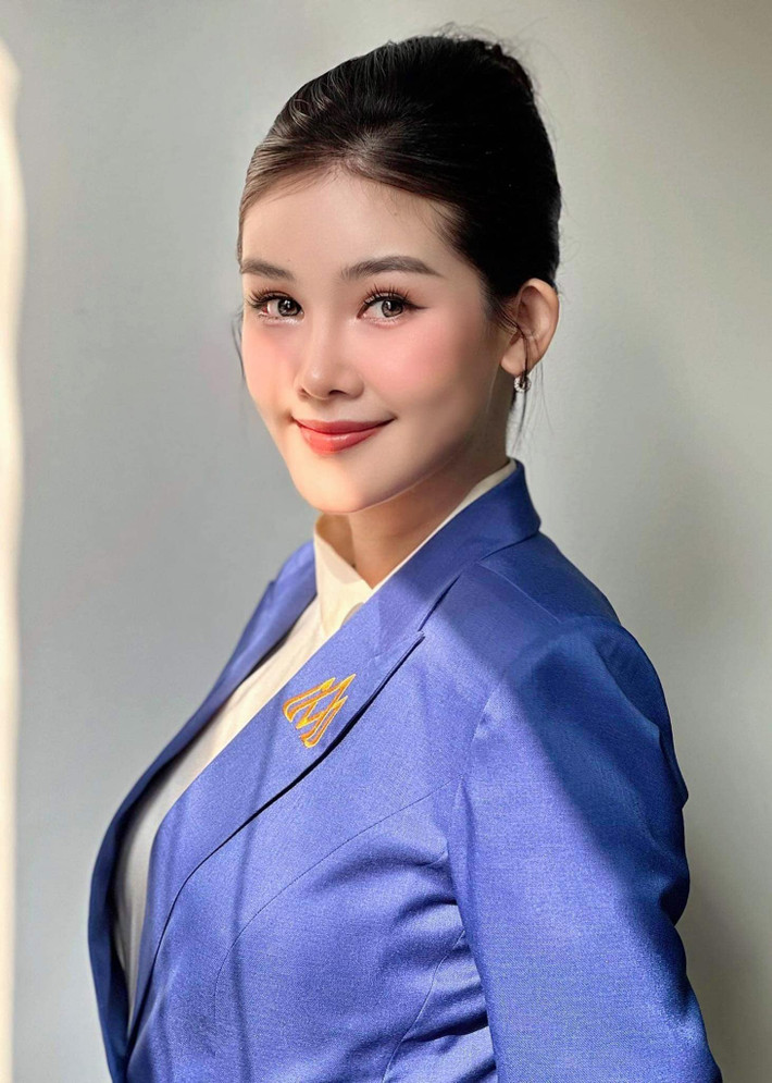 Ngân Anh dành 6 tháng đầu để học nghiệp vụ sư phạm, thỉnh giảng trong lớp của những thầy cô khác đã có nhiều năm kinh nghiệm trước đó.