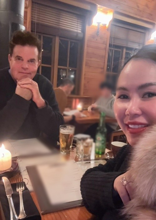 "Anh như luồng gió mới, tái sinh mọi thứ làm tôi hạnh phúc hơn, tin vào tình yêu hơn nên quyết định về chung nhà", nữ diễn viên sinh năm 1987 chia sẻ. Ảnh: FB Trương Phương.