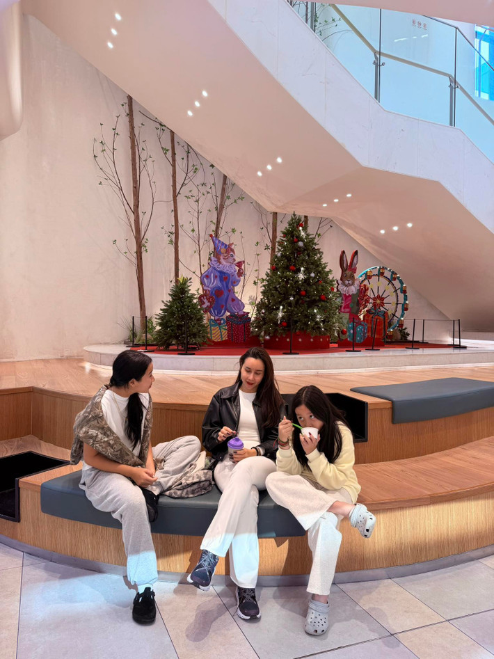 Lưu Hương Giang dành nhiều thời gian cho hai con gái.