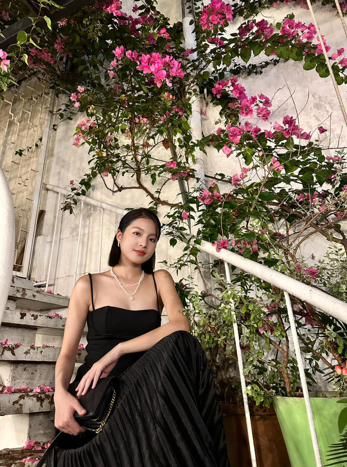 Trước Thiên đường máu, Bích Ngọc đóng nhiều phim: Đất rừng phương Nam, Nhà trọ Balanha, Tình yêu và tham vọng, Hương vị tình thân, Cậu Vàng, Hạnh phúc bị đánh cắp 2. Với vai diễn trong Hạnh phúc bị đánh cắp 2, cô vào đề cử Nữ diễn viên điện ảnh - truyền hình được yêu thích nhất ở Mai Vàng lần thứ 31.