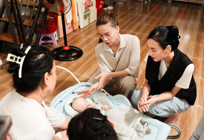 Lê Thúy và Hồ Ngọc Hà thường xuyên gặp gỡ, cùng đi làm từ thiện. Ảnh: FB Lê Thúy.