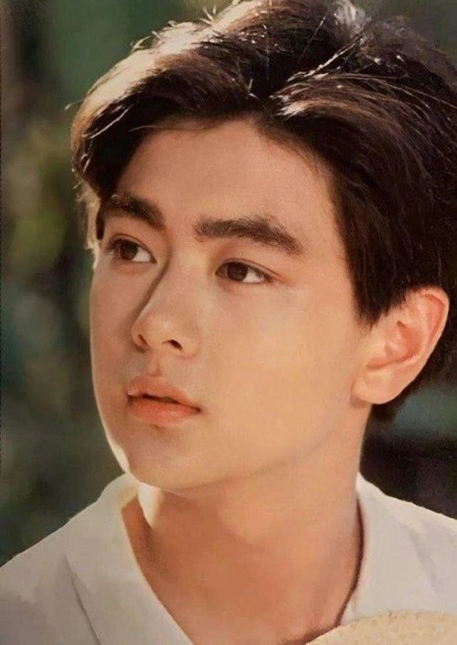 Sinh năm 1974, Lâm Chí Dĩnh vào showbiz năm 16 tuổi. Nam ca sĩ kiêm diễn viên nổi tiếng ở nhiều nước châu Á. Lâm Chí Dĩnh từng đóng phim: Thiếu Lâm tiểu tử, Thiên long bát bộ, Sợi dây chuyền định mệnh... Ảnh: VOV.