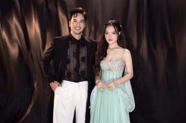 Năm 2021, dịp Valentine, Đoàn Minh Tài công khai hẹn hò. Cụ thể, anh cảm ơn nửa kia đã yêu thương, đồng hành cùng anh. Đoàn Minh Tài biết có những lúc bản thân làm người yêu buồn nhưng chưa bao giờ ngừng yêu cô. "Cầu mong em luôn được vui và bình an. Mãi nắm tay nhau em nhé. Yêu em nhiều", nam diễn viên viết. Ảnh: FB Đoàn Minh Tài.