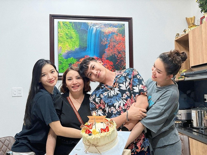 Chị gái của Đinh Y Quyên và Đinh Ta Bi tên Đinh Thị Thùy Trang. Ảnh: FB Đinh Ta Bi.