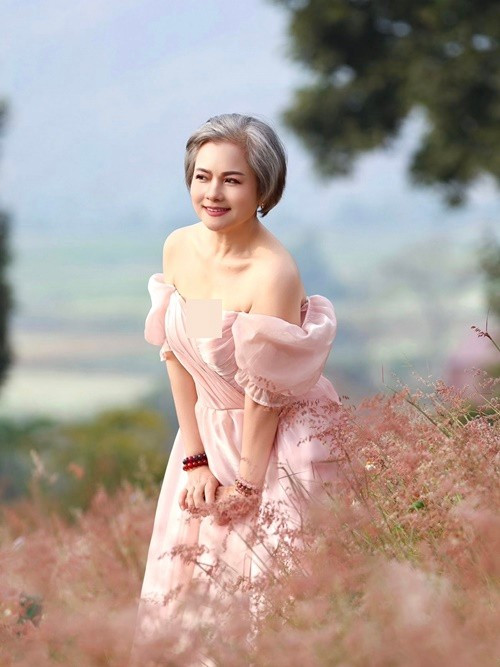 Thu Quế sở hữu vẻ đẹp đậm chất Á Đông. Theo Gia Đình Xã Hội, năm 20 tuổi, cô đăng ký dự thi Người đẹp Hà Nội 1989. Ở cuộc thi này, Thu Quế vào top 10.