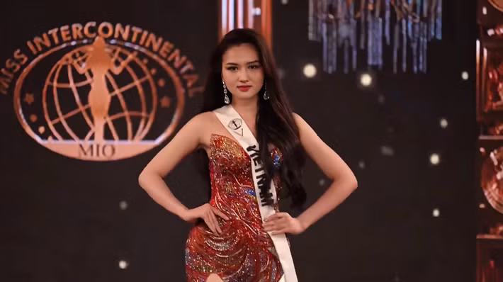 Nhiều mỹ nhân Việt động viên Á hậu Thu Ngân sau chung kết. "Thu Ngân đã rất giỏi và nỗ lực trong hành trình vừa qua, cảm ơn em vì đã luôn cố gắng! Về với tụi chị nào, nhà mình vẫn luôn chờ em", Hoa hậu Quế Anh viết trên trang cá nhân.
