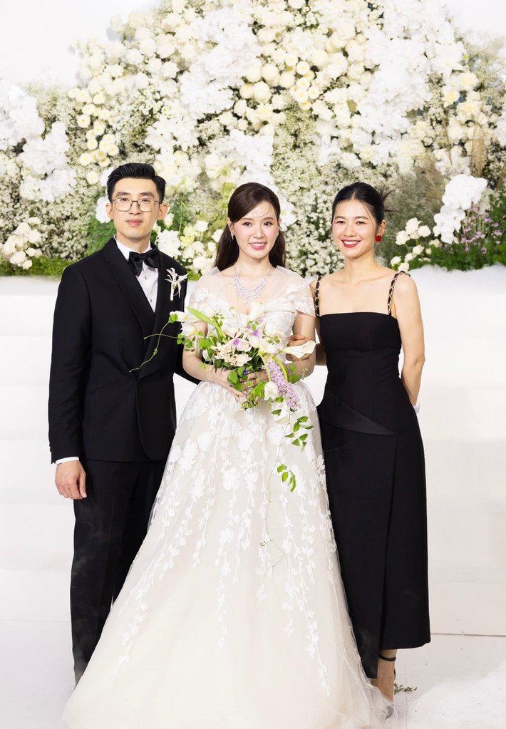 Oanh Kiều là bạn thân của Midu trong showbiz Việt.