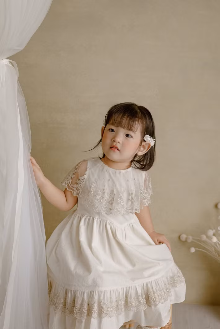 Trương Mỹ Nhân - Phí Ngọc Hưng thực hiện hai bộ ảnh cho con gái Boni nhân dịp sinh nhật. Ảnh: FB Trương Mỹ Nhân.