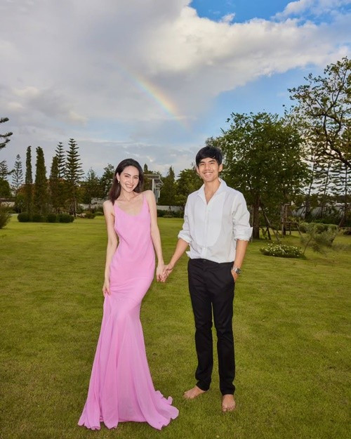 Ter Chantavit từng bày tỏ, anh không thể rời mắt khỏi bạn gái xinh đẹp. Ảnh: Instagram Ter Chantavit.