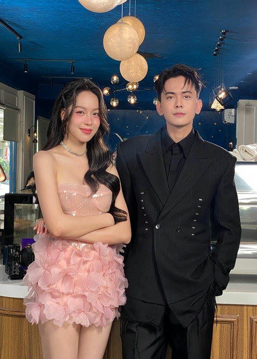 Hoàng Long đang làm người mẫu tự do. Ảnh: FB Lê Hoàng Long.