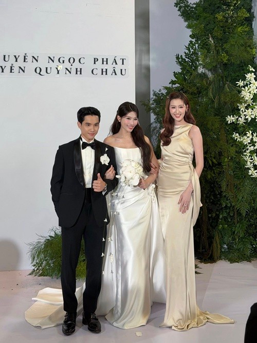 Quế Anh là khách mời trong đám cưới của Quỳnh Châu. Nàng hậu nhắn nhủ cô dâu: "Ngày vui của chị Chế Nguyễn Quỳnh Châu. Chúc anh chị trăm năm hạnh phúc". Ảnh: FB Quế Anh.