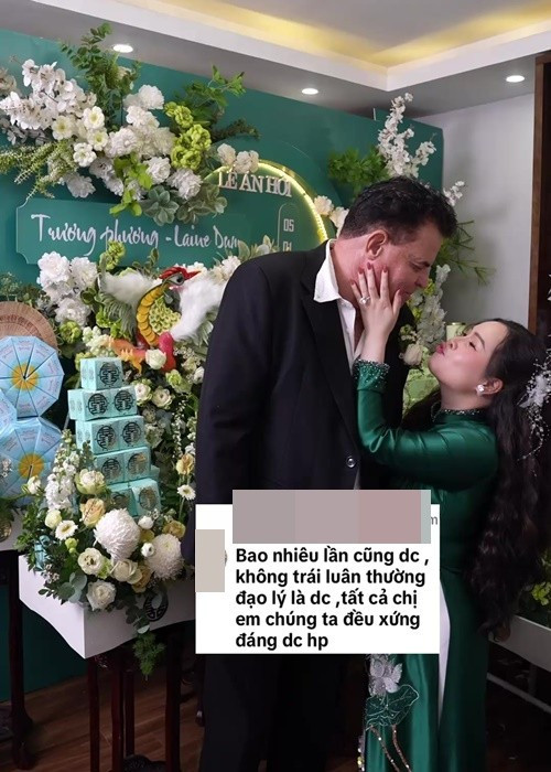 Sự chênh lệch chiều cao giữa Trương Phương và bạn đời gây chú ý. Ảnh: FB Trương Phương.