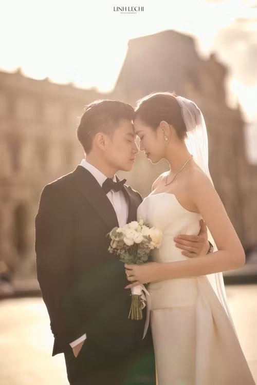 Sau khi lộ lý do từ chối diễn show cưới, Đỗ Thị Hà viết trên trang cá nhân: "Sự thiêng liêng khi mặc chiếc váy cưới của chính mình". Ảnh: FB Đỗ Thị Hà.