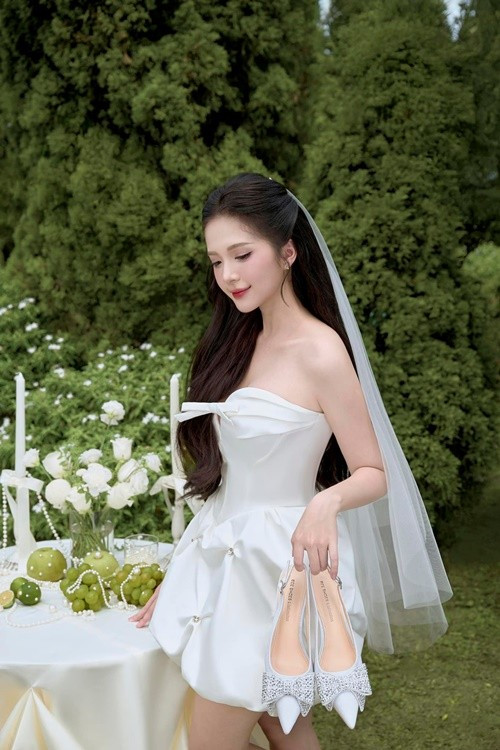 Ngọc Huyền và Đình Tú vẫn giữ kín về thời gian tổ chức đám cưới. Ảnh: FB Ngọc Huyền.