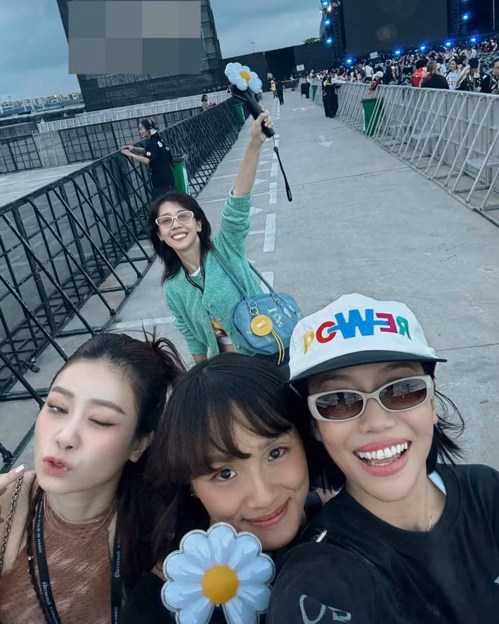 Diệu Nhi xem concert cùng Dương Hoàng Yến, Hậu Hoàng. Ảnh: FB Diệu Nhi.