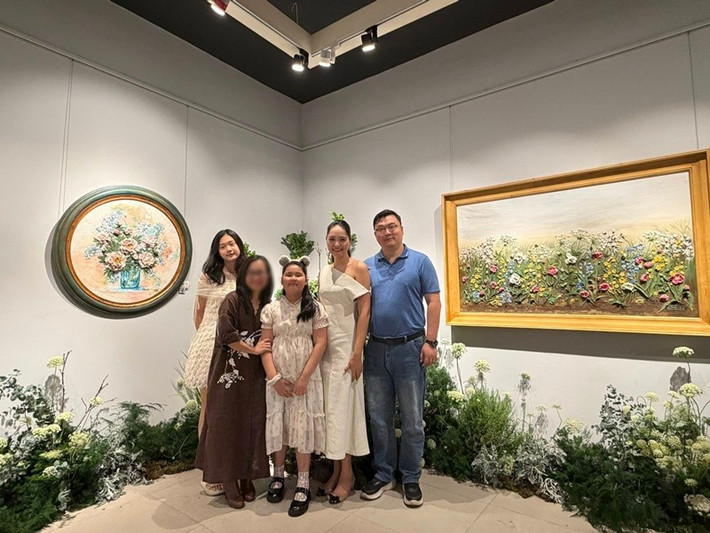 Ngoài Tiểu Panda, vợ chồng Hoa hậu Hương Giang còn có con gái út Polar (sinh năm 2015). Trên mạng xã hội, nàng hậu từng chia sẻ Polar là cô nhóc hoạt bát, mang lại nhiều tiếng cười cho gia đình.