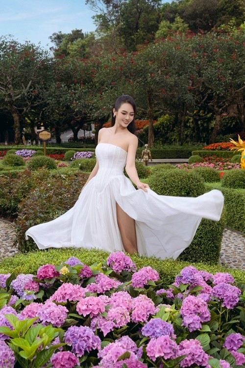 Nàng hậu cao 1m74, có số đo ba vòng gợi cảm 90-63-96cm. Ảnh: FB Vũ Thúy Quỳnh.