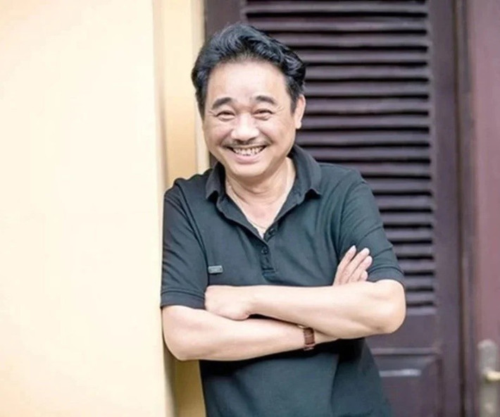 Theo Tiền Phong, Quốc Khánh gần như không tham gia sự kiện, không nhận lời quảng cáo. Nam ca sĩ nói lương diễn viên không đủ sống, phải “làm cái này cái khác để cải thiện cuộc sống, lấy ngắn nuôi dài. Tuy nhiên Quốc Khánh từ chối chia sẻ về công việc kiếm sống khác ngoài công việc diễn viên. Ảnh: Dân Việt.