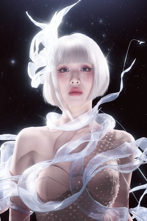 Trấn Thành còn khen ngợi Han Sara sở hữu gương mặt xinh đẹp. Ảnh: FB Han Sara.