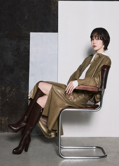 Chụp ảnh tạp chí, Song Hye Kyo khác lạ khiến nhiều khán giả không nhận ra. Ảnh: Instagram Song Hye Kyo.