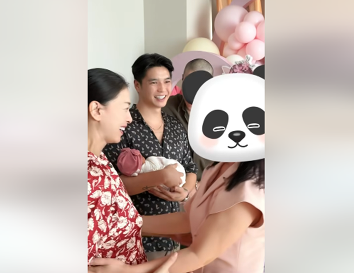 Mẹ chồng Ngô Thanh Vân vui mừng khi biết bé Gạo chào đời. Ảnh: FB Ngô Thanh Vân.