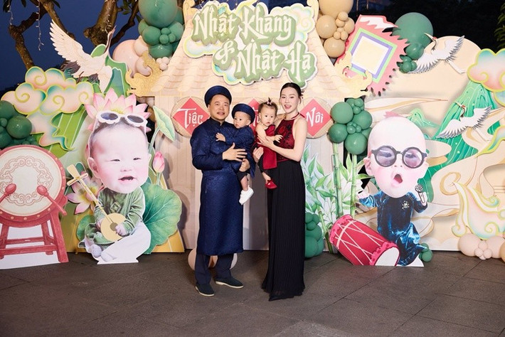 Vợ chồng Phương Oanh tổ chức tiệc thôi nôi cho hai con vào tháng 5/2025. Ảnh: FB Phương Oanh.