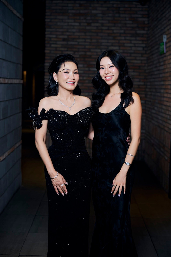 Con gái út của Hồng Đào xinh như mộng. Tuy nhiên, Sophia Minh Châu không có ý định bước chân vào showbiz.