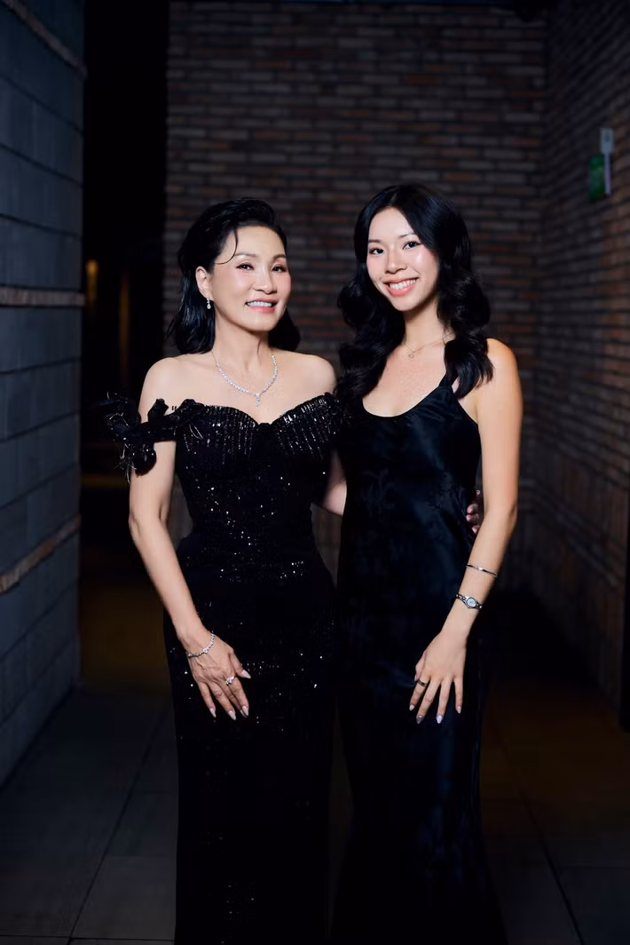 Con gái út của Hồng Đào xinh như mộng. Tuy nhiên, Sophia Minh Châu không có ý định bước chân vào showbiz.