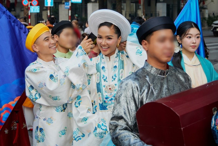 Nhiếp ảnh gia Tuấn Khôi và Hoa hậu H'hen Niê tham gia sự kiện Ngày hội Việt Nam Hạnh Phúc - Vietnam Happy Fest 2025 diễn ra tại Hà Nội. Ảnh: FB H'hen Niê.