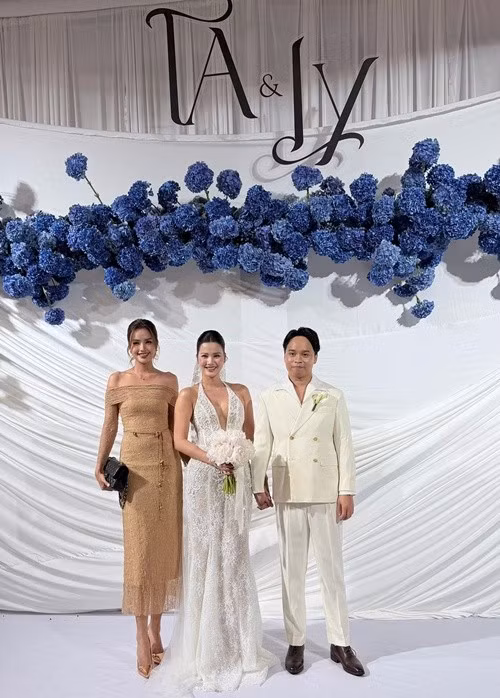 Hoa hậu Ngọc Châu dự đám cưới Hương Ly. Ảnh: FB Ngọc Châu.