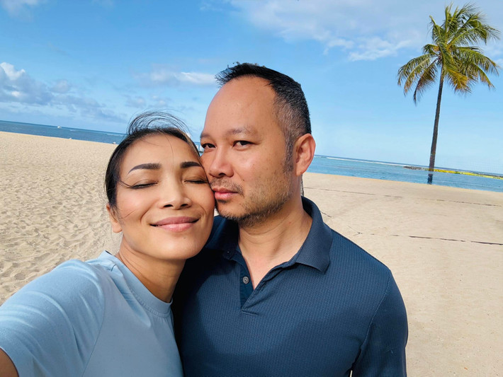 Hậu phương vững chắc của Hồng Ngọc là ông bầu Thomas Tâm Nguyễn. Hồng Ngọc khẳng định, nếu không có chồng sẽ không có Hồng Ngọc như hôm nay.