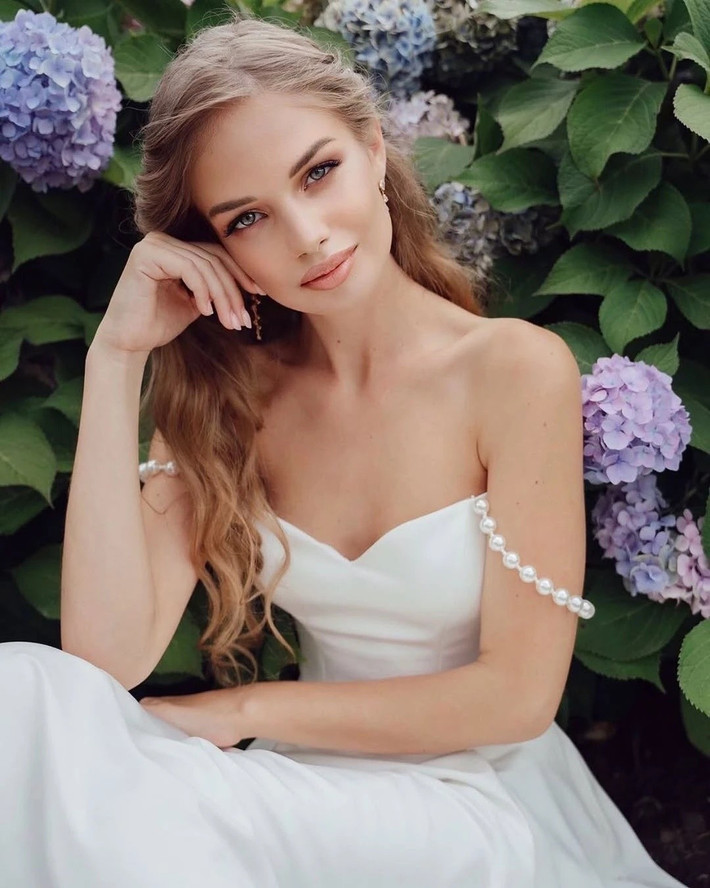 Theo Znews, Anastasia tốt nghiệp trường đào tạo người mẫu và lần đầu tiên sải bước trên sàn catwalk vào năm 13 tuổi. Ảnh: Instagram Anastasia.