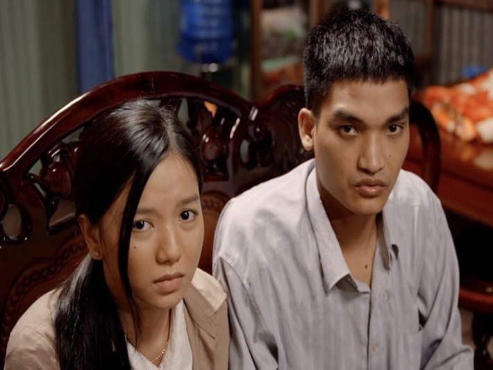 Hạ Anh còn gây ấn tượng khi đóng Lật mặt: 48h. Nhân vật của cô là người vợ thích tám chuyện nhưng vô cùng tốt bụng của Lâm (Mạc Văn Khoa) đóng. Ảnh: Dân Việt.