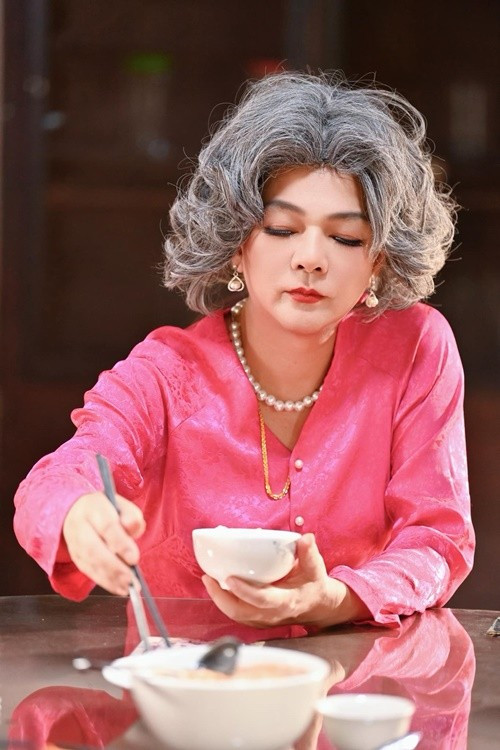 Theo cáo buộc, ca sĩ Vũ Hà vào ngày 15/4/2022 mở thẻ với tên "MR BARET", ID 101464. Ngày 18/5/2024, Vũ Hà đã đánh bạc một lần, với số tiền đánh bạc hơn 2.618 USD (tương đương hơn 63 triệu đồng), thua 199,34 USD. Ảnh: FB Vũ Hà.