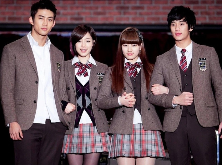 Theo Dân Việt, năm 2011, Suzy lấn sân sang đóng phim với dự án Dream high. Nhờ lối diễn xuất tự nhiên, nhan sắc nổi bật, nữ ca sĩ ghi điểm với khán giả. Ảnh: VOV.