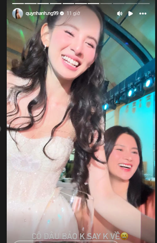 Vũ Thu Phương đến chúc mừng Hương Liên lên xe hoa. Ảnh: FB Quỳnh Anh.