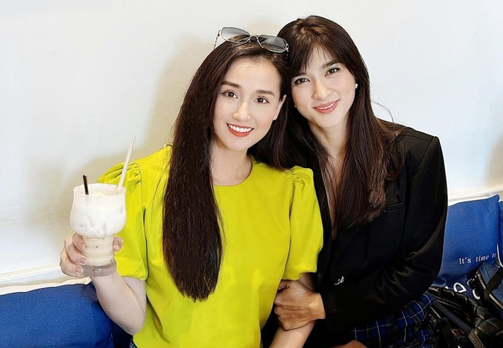 Sau cuộc thi Phụ nữ thế kỷ 21 năm 2006, Lã Thanh Huyền - Kim Tuyến đều thăng hạng nhan sắc. Ảnh: VTV.