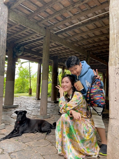 Con trai đầu lòng của Thụy Vân tên Cao Hoàng Minh (tên thân mật Tony). Thụy Vân cho biết, Tony là một "người bạn" thân thiết của cô, hai mẹ con có thể tâm sự nhiều điều trong cuộc sống. Ảnh: Dân Việt.