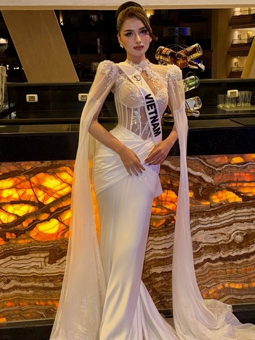 Thu Ngân nổi bật với vòng eo nhỏ nhắn, gương mặt hài hòa, thần thái tự tin. Ảnh: Instagram Thu Ngân.