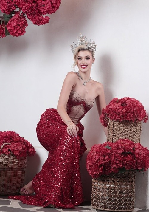 Nữ người mẫu cảm thấy bản thân rất may mắn khi được đến những nơi tuyệt vời cùng các á hậu Miss Earth 2024.