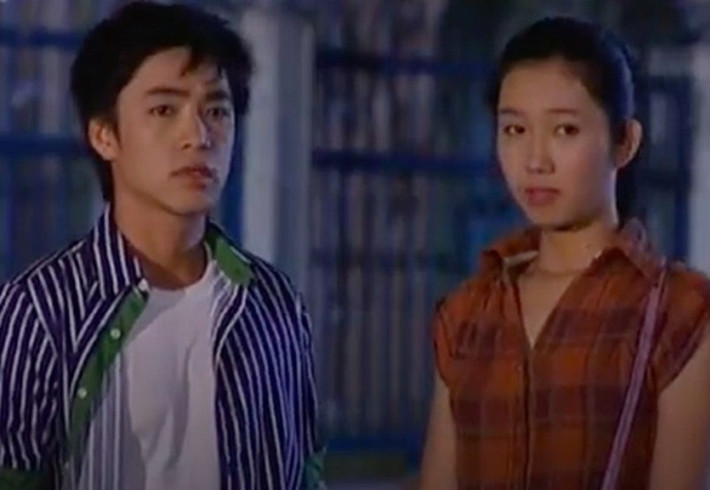 Thúy Ngân xuất thân là người mẫu, không được đào tạo diễn xuất bài bản. Năm 2009, cô chạm ngõ phim ảnh với vai diễn phụ trong phim Gia đình phép thuật. Theo Dân Việt, nhân vật của Thúy Ngân chỉ xuất hiện thoáng qua trong hai tập với vài câu thoại, làm nền cho nhân vật chính. Ảnh: Dân Việt.