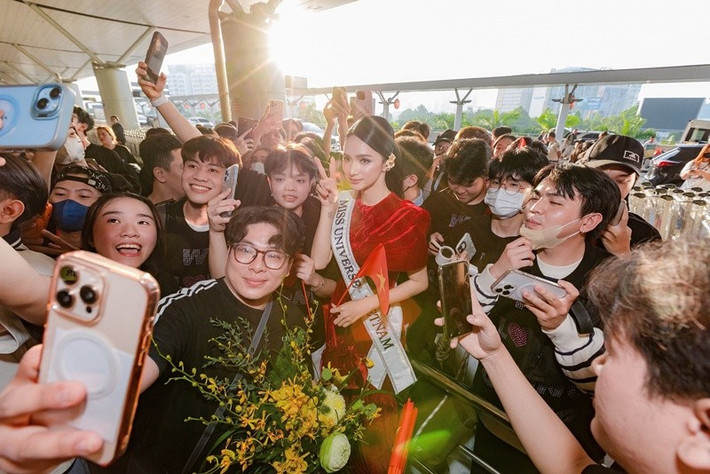 Nữ ca sĩ chuyển giới chính thức trở thành đại diện Việt Nam ở Miss Universe 2025 cách đây 1 tháng. Ảnh: FB Hương Giang.