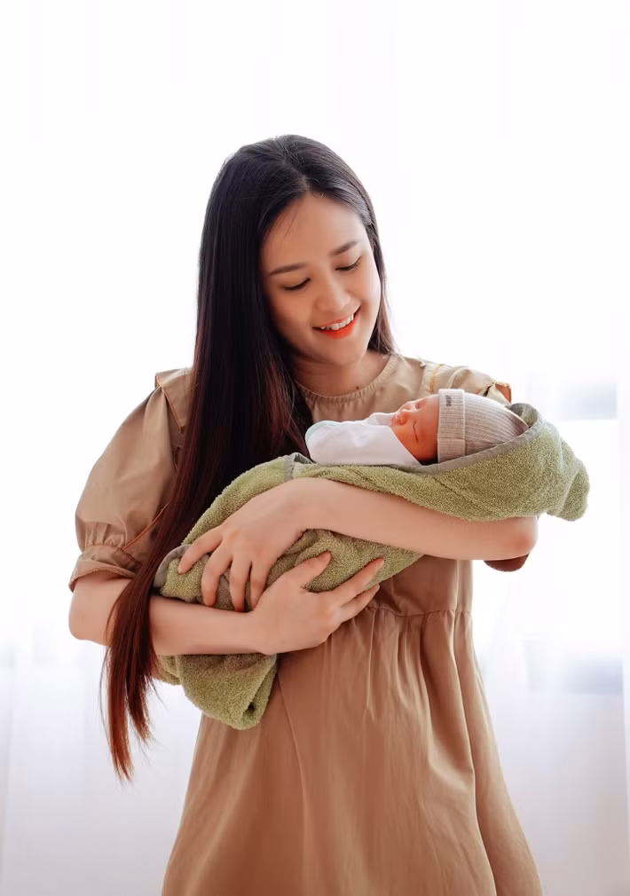 Phương Hằng có con sau 8 năm kết hôn. Ảnh: FB Phương Hằng.