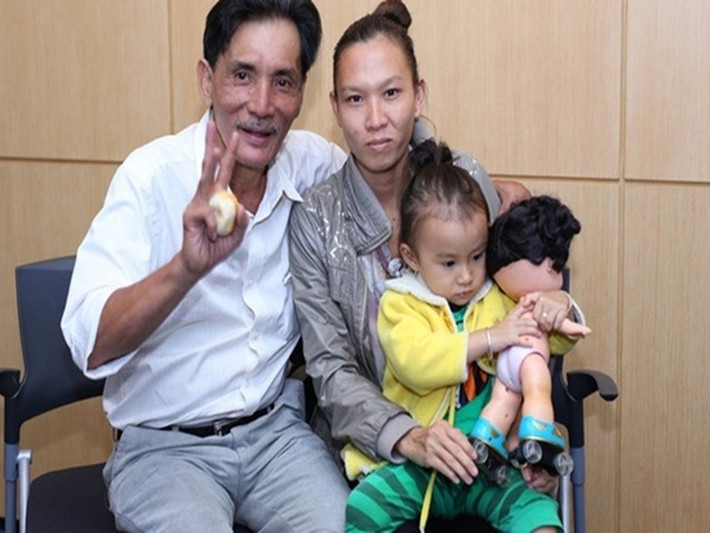 Thương Tín gắn bó với Kim Chi (sinh năm 1988). Cả hai có một cô con gái chung. Thương Tín từng chia sẻ, ông và vợ không đăng ký kết hôn. Cả hai rất khắc khẩu, không mấy khi nói chuyện với nhau. Mối quan hệ này chính thức chấm dứt vào tháng 7/2024. Ảnh: Người Đưa Tin.