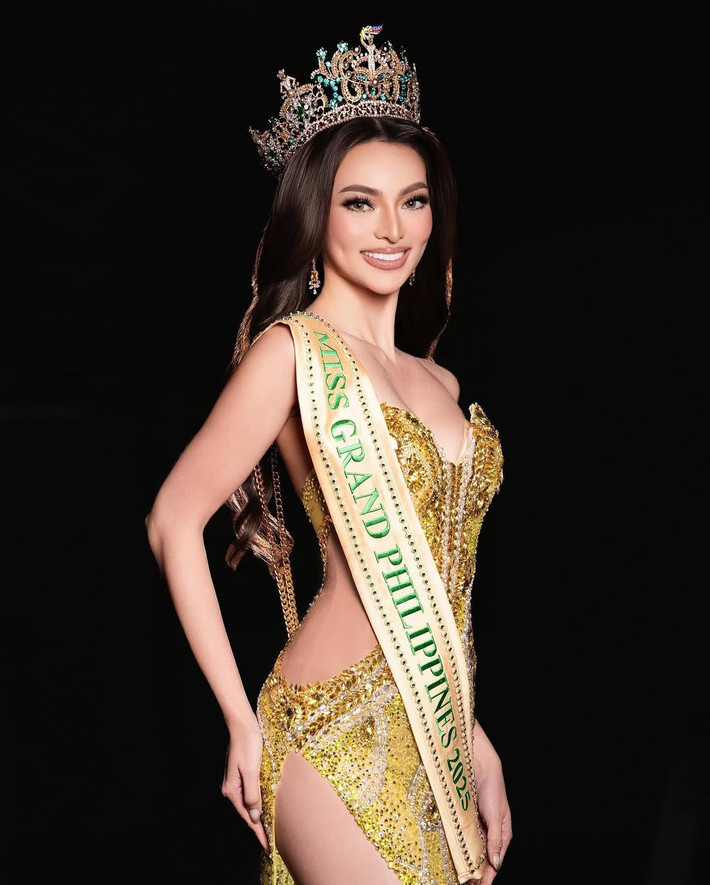 Emma Mary Tiglao có hơn 10 năm dẫn chương trình, 5 năm làm nhà báo. Mỹ nhân người Philippines từng trình diễn thời trang ở Úc, Mỹ. Hiện tại, cô được đánh giá cao ở Hoa hậu Hoà bình Quốc tế 2025. Ảnh: Miss Grand International.