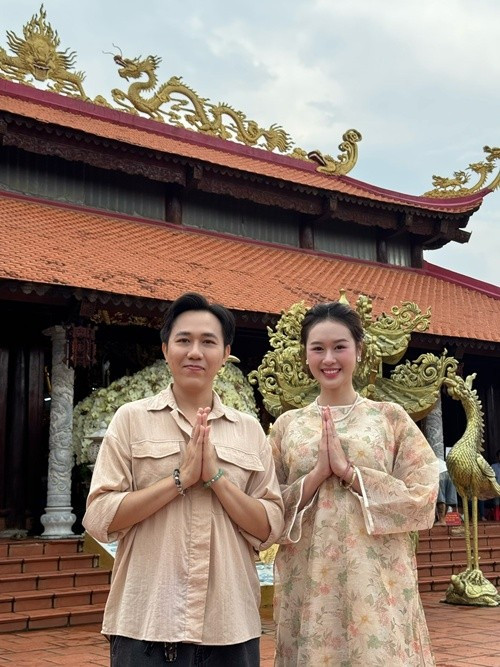 Anh Phạm sinh năm 1999, góp mặt trong các MV, bộ phim: Đường về có nhau, Hoa hậu giang hồ, Idol tỷ phú, Bình minh đỏ, Mai, Thám tử Kiên: Kỳ án không đầu. Còn Anh Đức là diễn viên hài, làm MC. Ảnh: FB Anh Phạm.