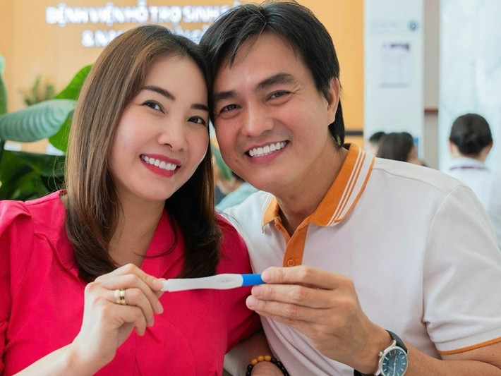 Trên trang cá nhân, diễn viên Cao Minh Đạt khoe Trúc Trương mang bầu bằng phương pháp thụ tinh trong ống nghiệm (IVF). Ảnh: FB Cao Minh Đạt.