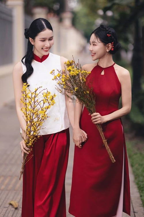 Phương Anh từng chia sẻ Pháp Luật TP HCM, doanh nhân Phạm Kim Dung là người phát hiện, nâng đỡ, động viên giúp cô có những bài học quý. Ảnh: FB Phương Anh.