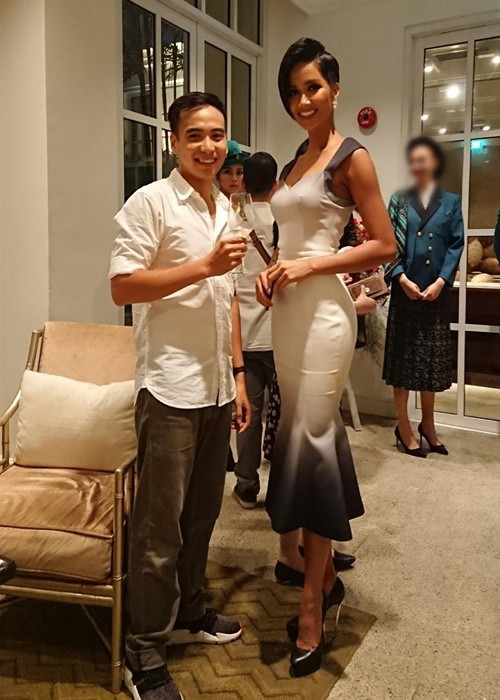 Tuấn Khôi bị H’hen Niê “dìm hàng” chiều cao. Ảnh: FB Tuấn Khôi.